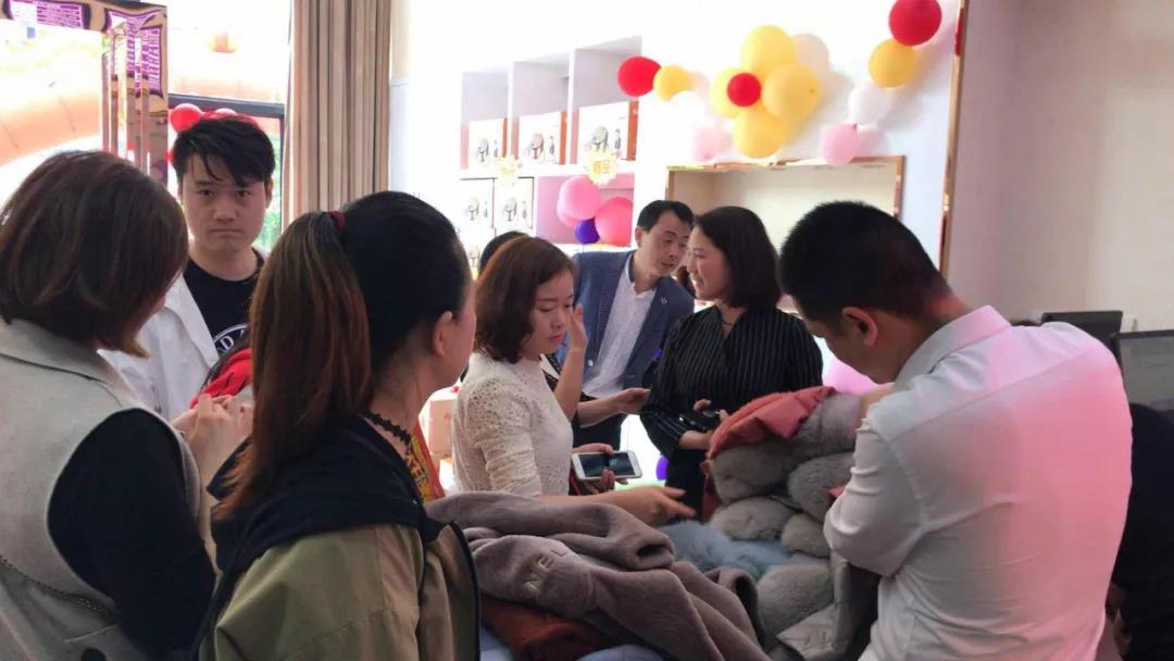 干洗店營業中生意火爆